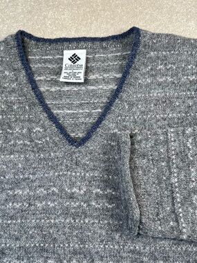 Columbia Sweater 100% Shetland Wool Gray Blue V Neck Women's Large